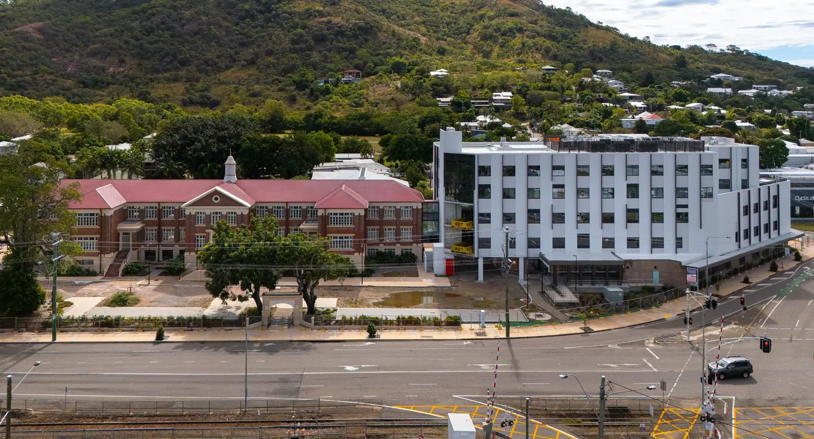 Street view of Weststate Hospital and the Heritage Medical Suites